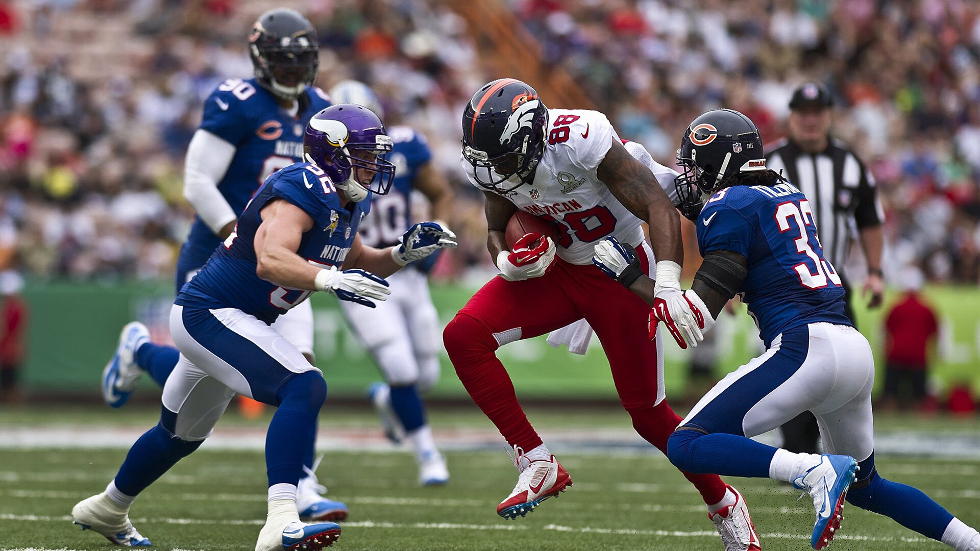 山地越野挑战赛穿越原始森林 高温潮湿考验极限